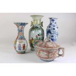 Lot of 3 vases and a Imari terine, Japan and China.Lot van een porseleinen kraagvaas met decor van