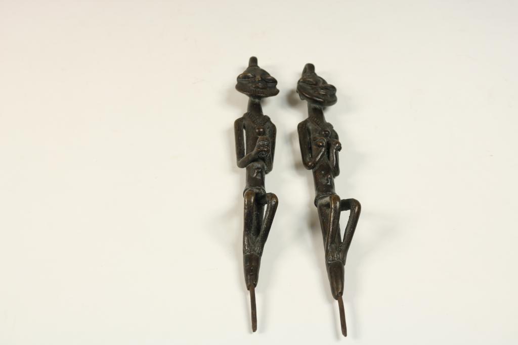 Two Nigerian cast brass Edan staff heads of the Yoruba people, h. 22 cm.Stel bronzen Edan stafjes