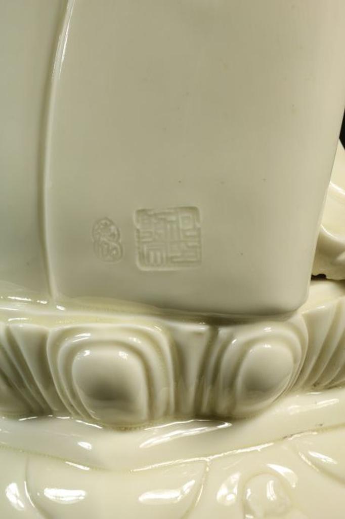 Blanc de chine Guanyin with a thousand arms, mark on the back, China 20th century, h. 54 cm.Blanc de - Image 5 of 5