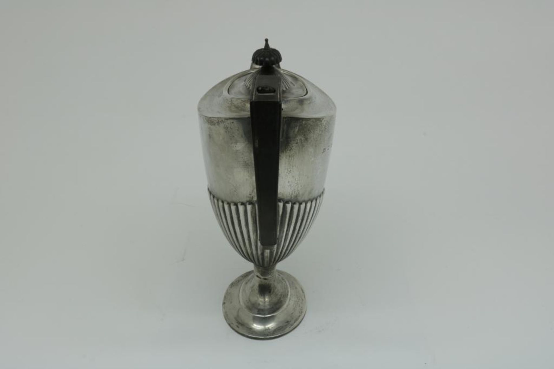 Sterling silver coffee jug, England, 925/000, gross w. 543gr, height 24cm, defects.Een zilveren - Bild 2 aus 4