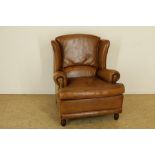 Chair with brown leatherOorfauteuil bekleed met bruin leer