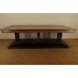 Mahogany reading table, h. 83 w. 260 d. 120 cm.Mahonie leestafel ingelegd met bies intarsia met taps