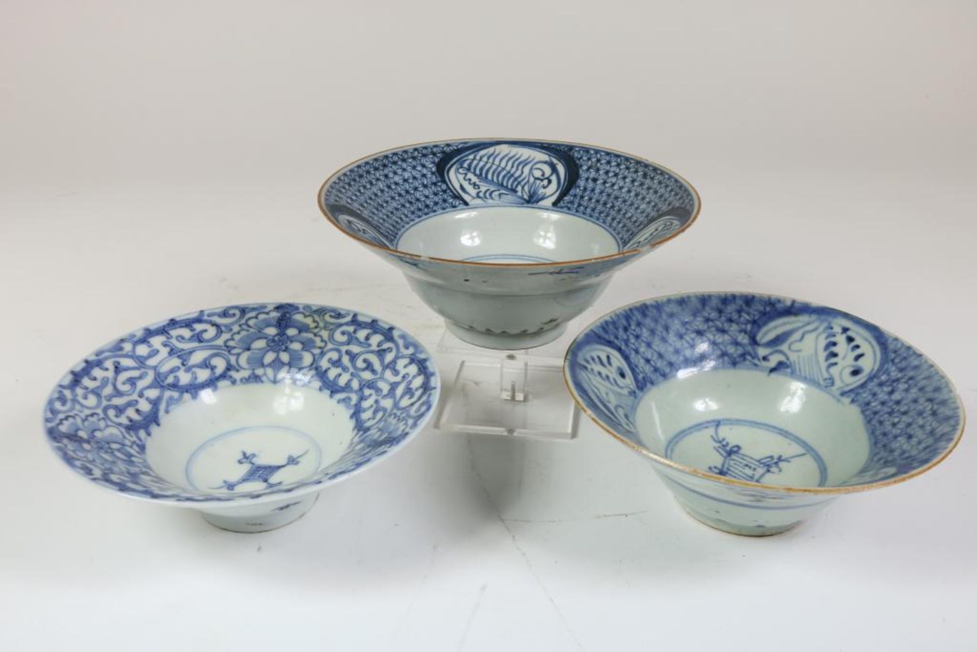 Lot of 11 farmers "Ming" bowls (6x rim flakes) and 4 various saucers, China including 1800. (2x - Bild 2 aus 7