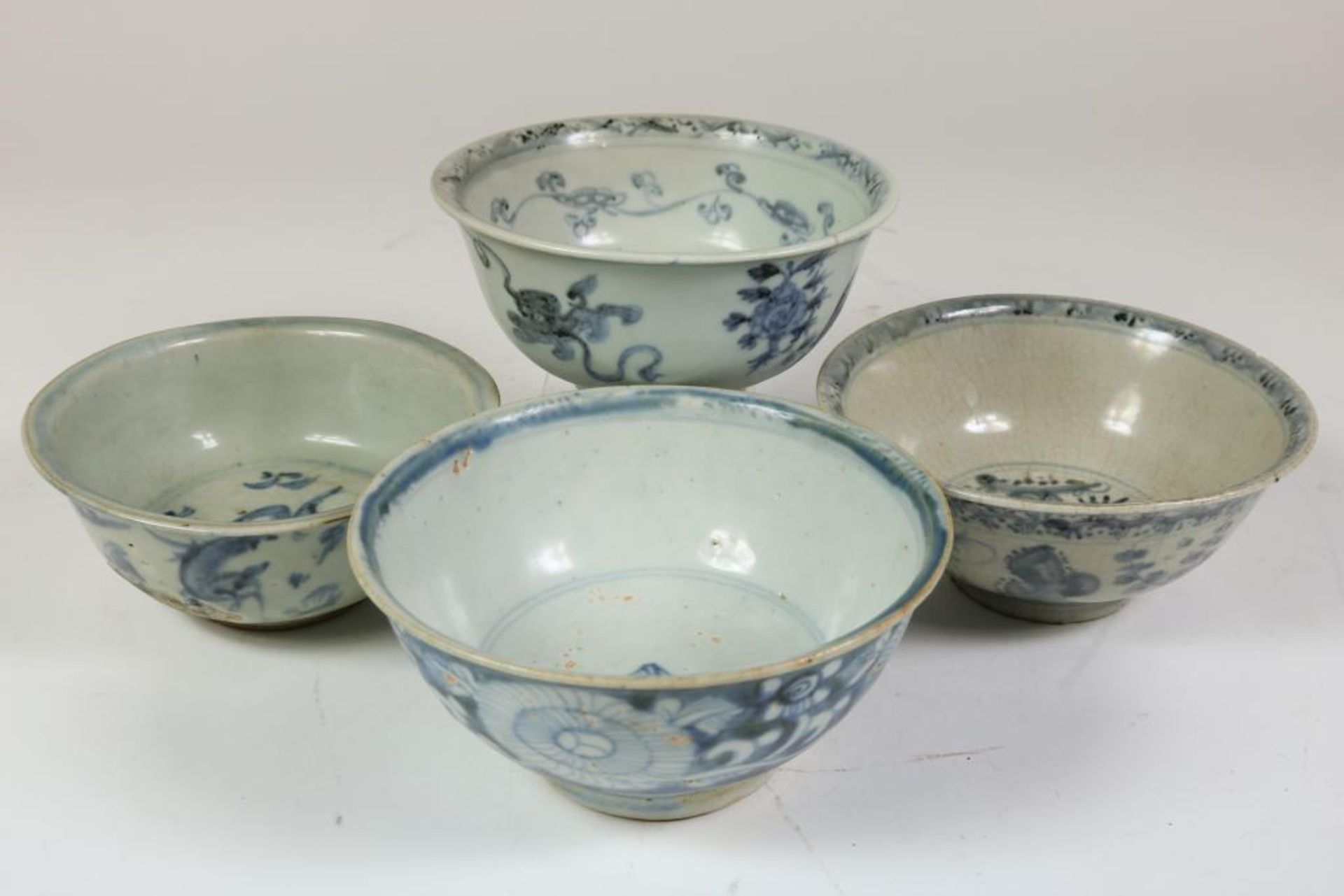 Lot of 11 farmers "Ming" bowls (6x rim flakes) and 4 various saucers, China including 1800. (2x - Bild 3 aus 7