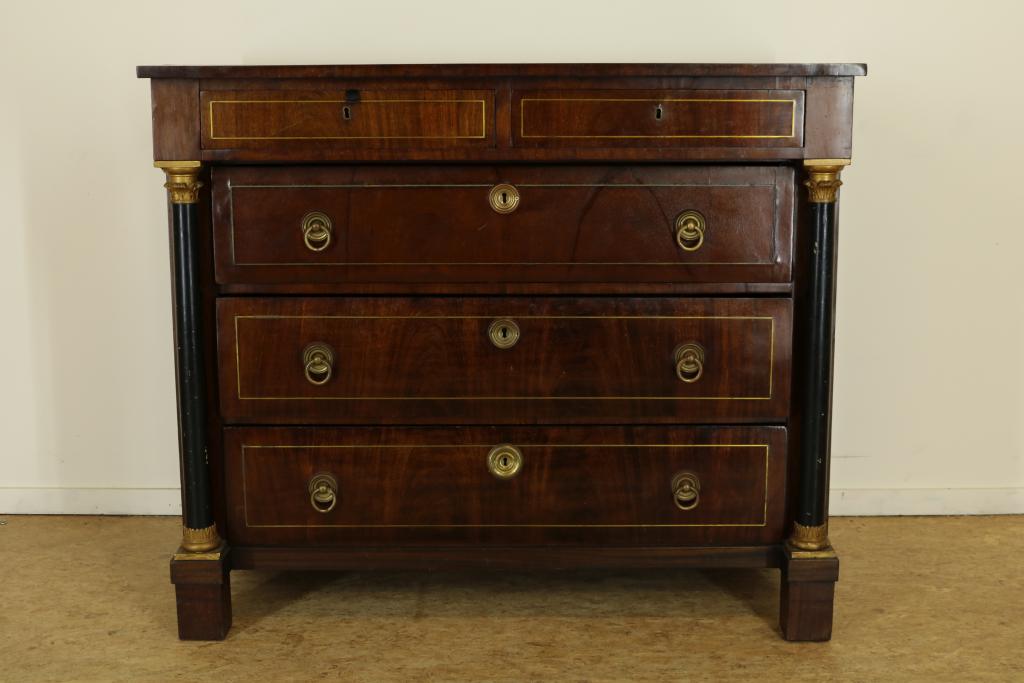 Mahognay Empire chest of drawers with 2 drawers flanked by pilasters, 19th century, h 96, w. 113, d.