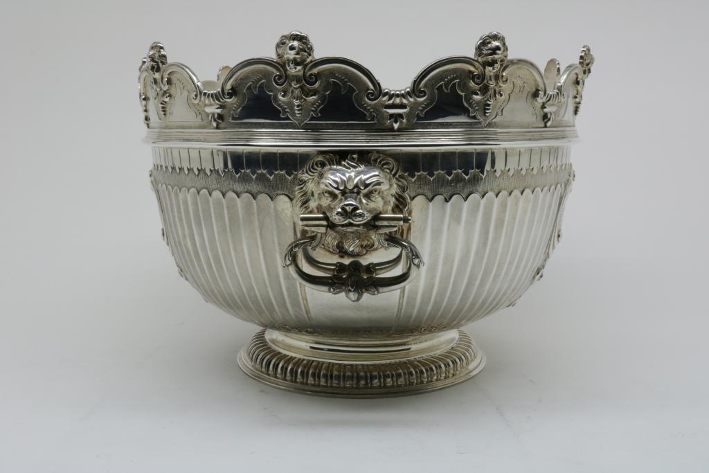 A sterling silver monteith or cooler, decorated with two cartouche medaillons, mascarons at the - Image 2 of 4