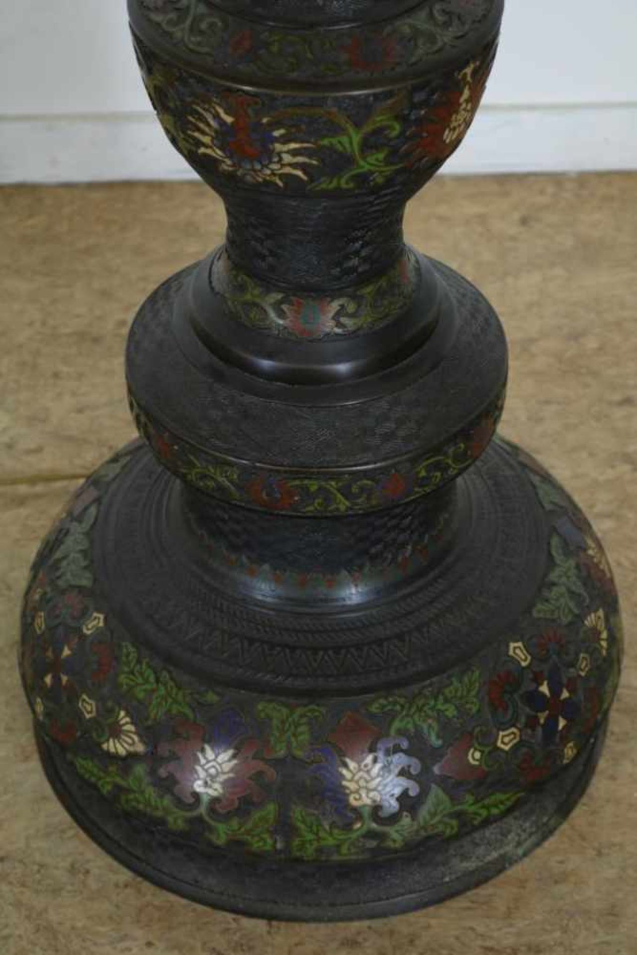 bronze and cloisonné floor lamp, ca 1900.Bronzen cloisonne staande schemerlamp, China ca. 1900, h. - Bild 4 aus 4