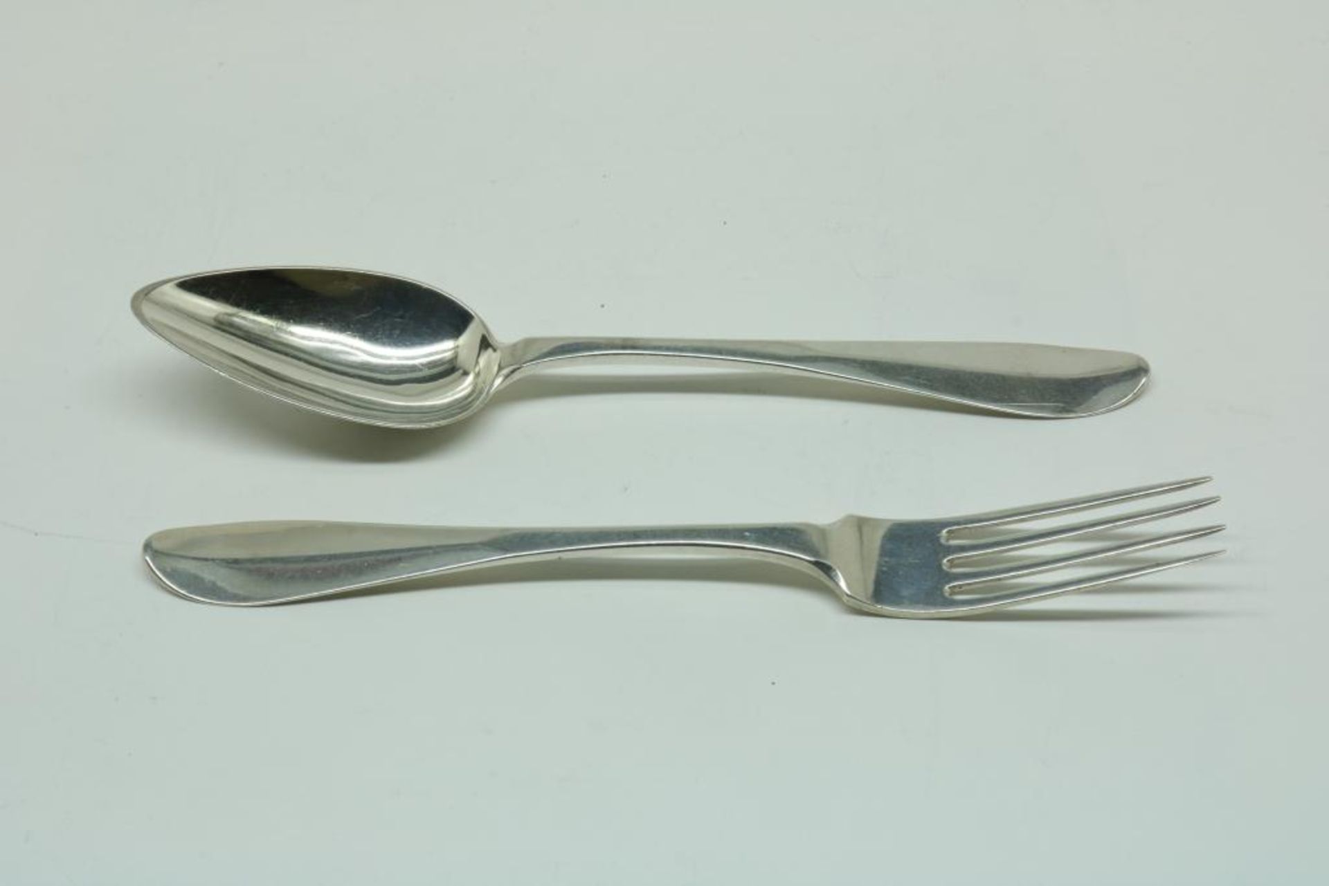 Six silver diner forks and spoons, Dutch, mm G.J. Grebe jr, Rotterdam, dl 1856, 835/000, gross w. - Bild 2 aus 3