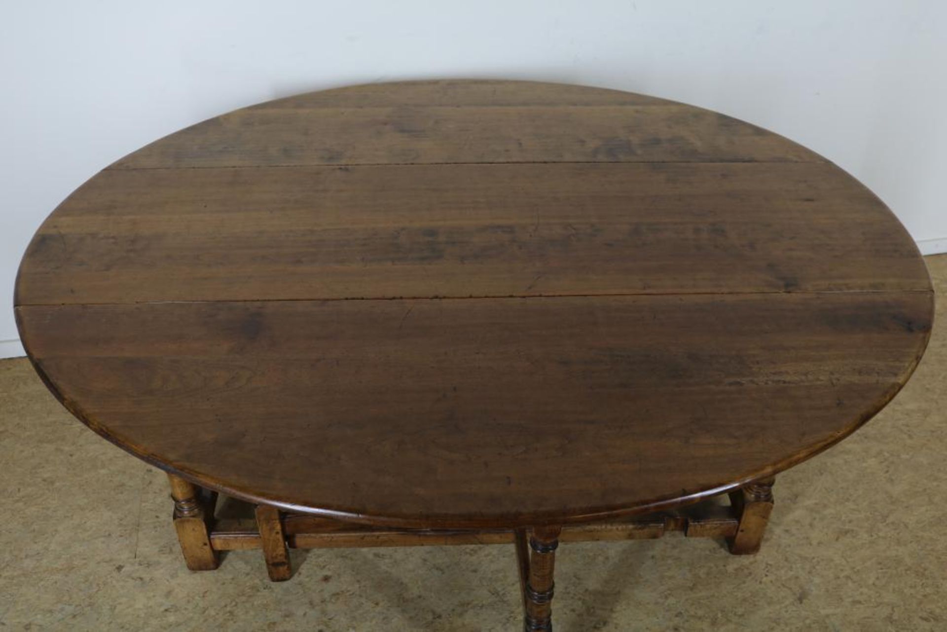 Oak gateleg table, 18th century.Eiken hangoortafel zgn. gateleg table, op gedraaide poten - Bild 3 aus 3