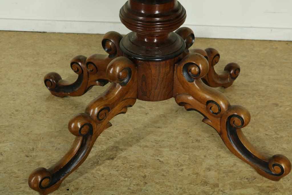 Mahogany Willem III table with scalloped top edge on 4 rafter, Holland ca.1880, h. 80, br. 127, d. - Image 2 of 3