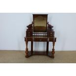 Mahogany Victorian toillettable with mirrorupstand and 5 diverse drawers, England ca. 1880, h.