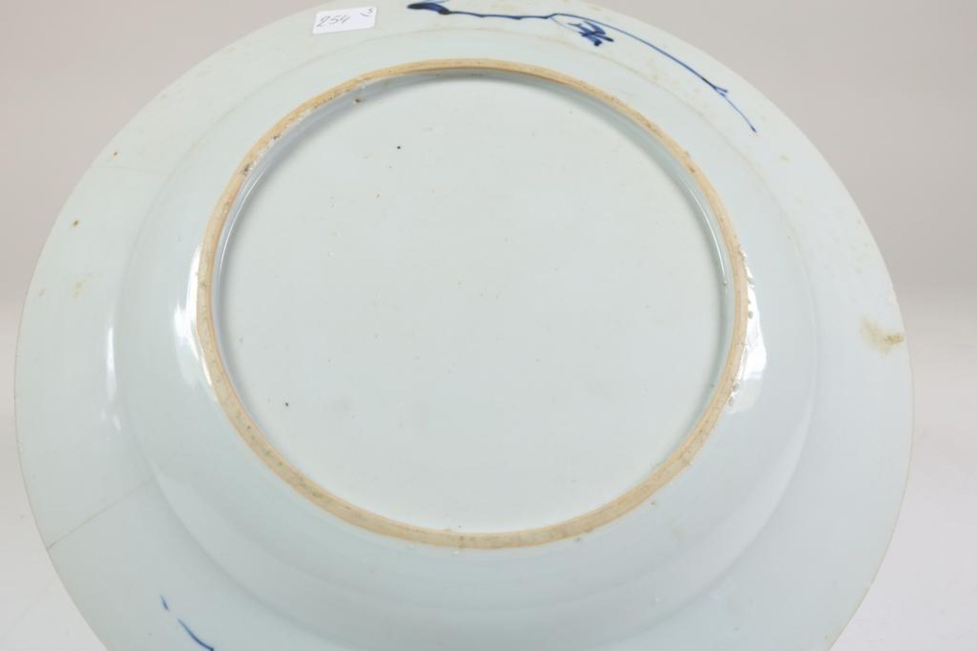 Porcelain Qianlong dish, China 18th century, diam. 28 cm.Porseleinen Qianlong schotel met centraal - Bild 3 aus 3