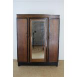 Oak Art Deco wardrobe with 3 doors and mirror, about 1920, h. 189, . 151, d. 56 cm.Eiken met