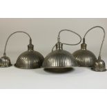 Serie van 3 geribde verchroomde Vintage hanglampen, diam. 25 cm.