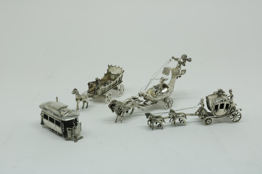 Lot div. silver miniatures, ao. 'angle wagon', 835/000, gross w. 315gr, defects.Lot div. zilveren