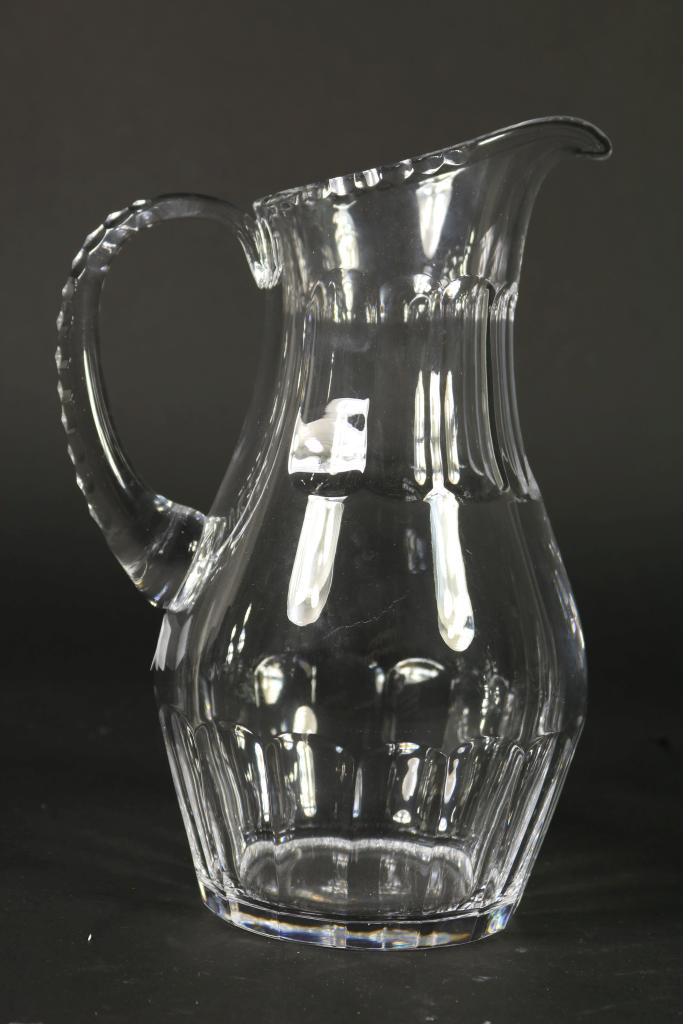 Pair of crystal wine jugs, h. 28 cm.Stel kristallen waterkannen met olijfslijpsel, h. 28 cm. - Image 2 of 3