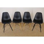 Set of 4 Vitra chairs, designed Charles & Ray EamesSet van twee paar zwart kunststoffen Vitra