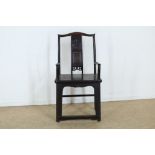 Elm wood chair decrated with animals, ChinaOlmenhouten armstoel met gestoken dierenfiguur in