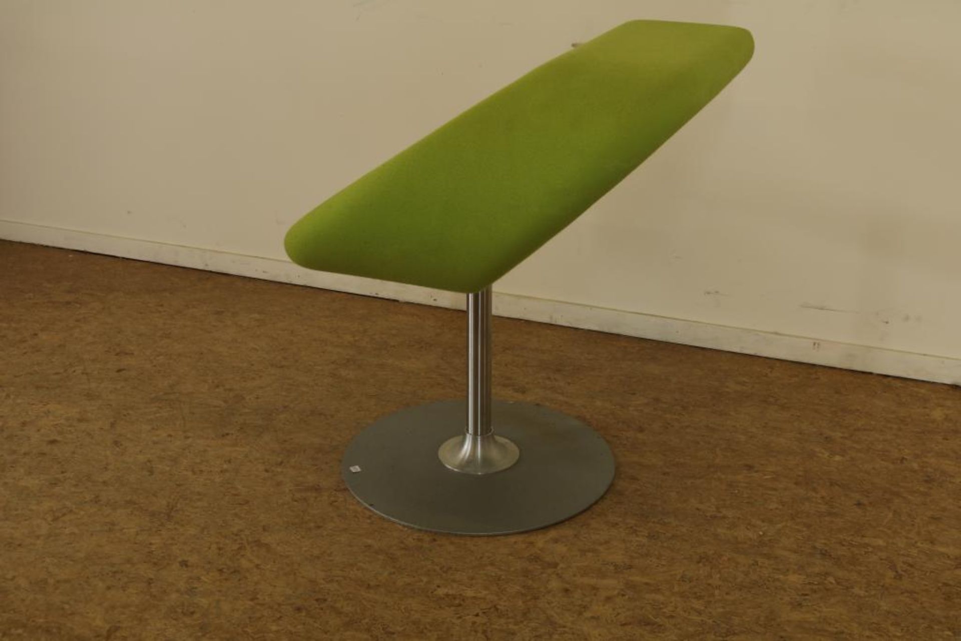 Green lined design chair, model: Innovation C, designer: Frederik Mattson, for: Bla StationGroen - Bild 2 aus 5