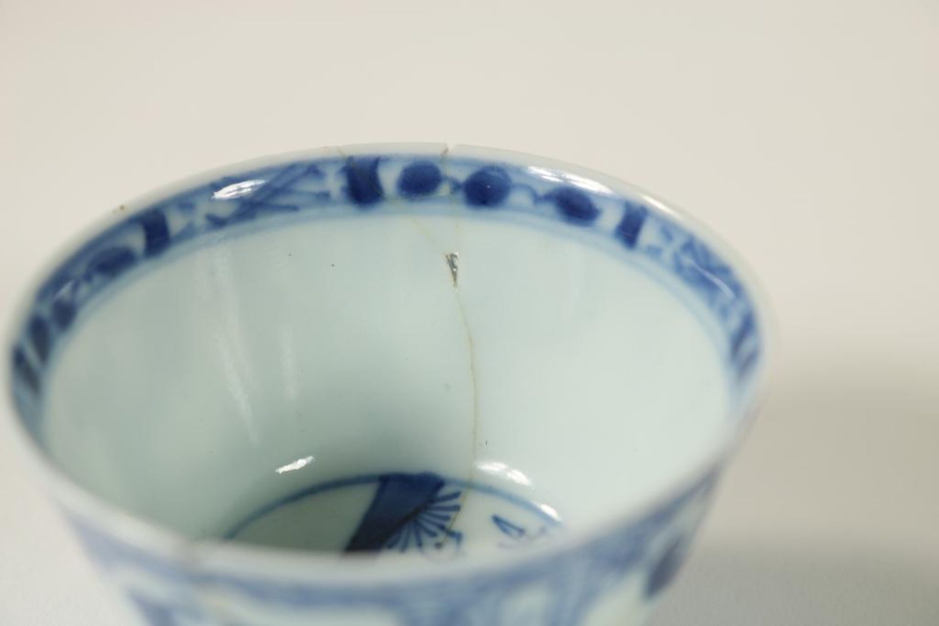 a set of 4 Qianlong cup and saucers with Imari decor, China 18th century (1 saucers with chip) and 4 - Bild 10 aus 10