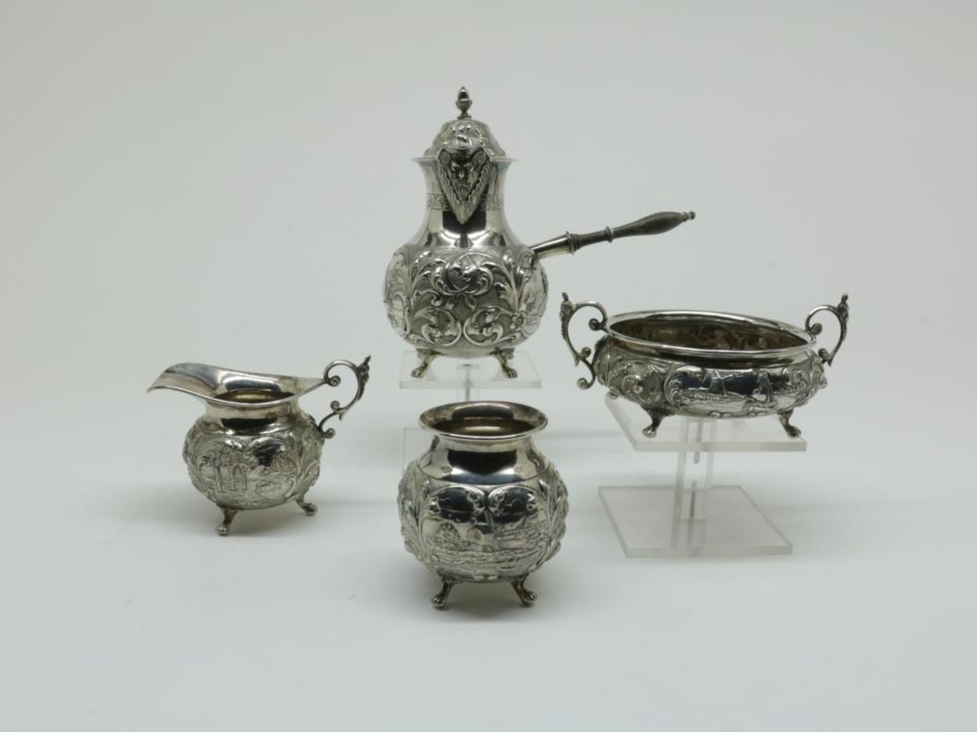 A four piece silver mokka service, Dutch 1928, 835/000, gross w. 433gr, height jug 14 cm.Een