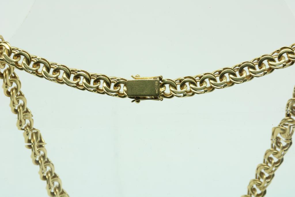 A yellow gold chain necklace, broader in the middle, 750/000, br.gew. 71,3gr, length 46cm.Een - Image 2 of 2