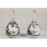 a pair of Imari bottles with Kakiemon decor, Japan Edo period h. 24 cm.Stel porseleinen Imari