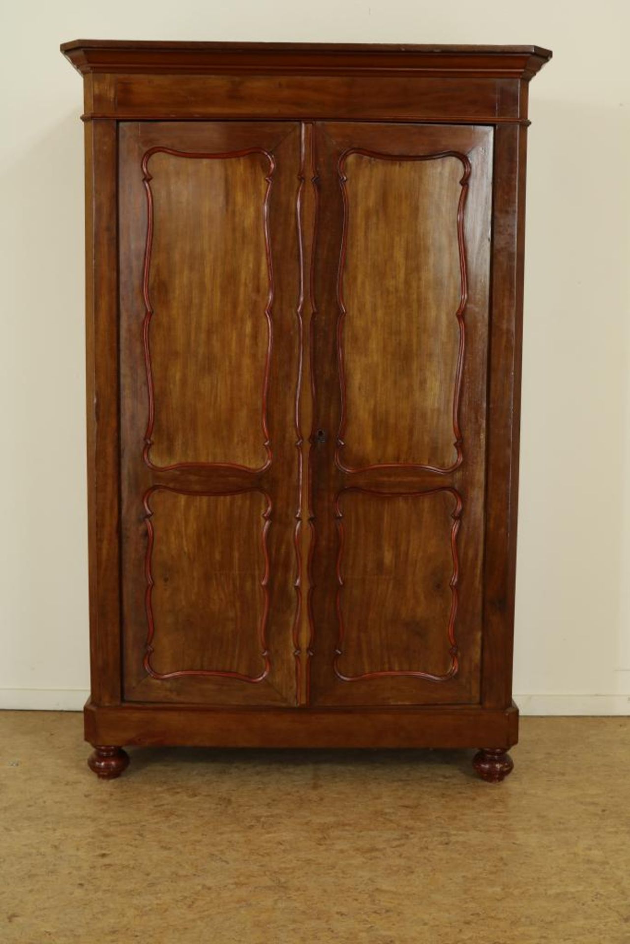 Mahonie Biedermeier linnenkast met 2 paneeldeuren, 19e eeuw, h. 168, br. 110, d. 50 cm.