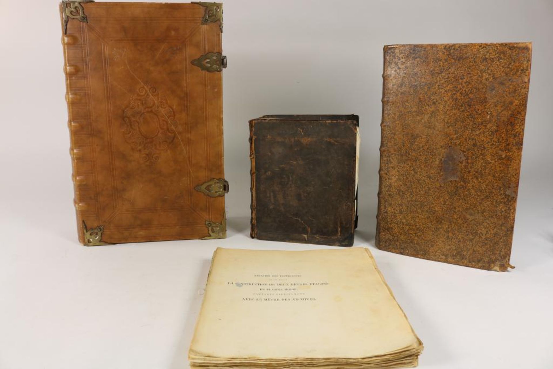 Lot div. oude boeken w.o. Biblia, door Abraham Wolfgang en de weduwe van Dirk Boom anno 1690, MARCA,