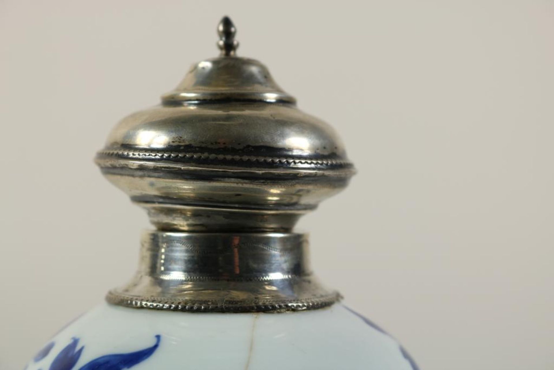 Porcelain Kangxi teacaddy, China ca. 1700, silver lid 19th centuryPorseleinen Kangxi theebus met - Bild 5 aus 5