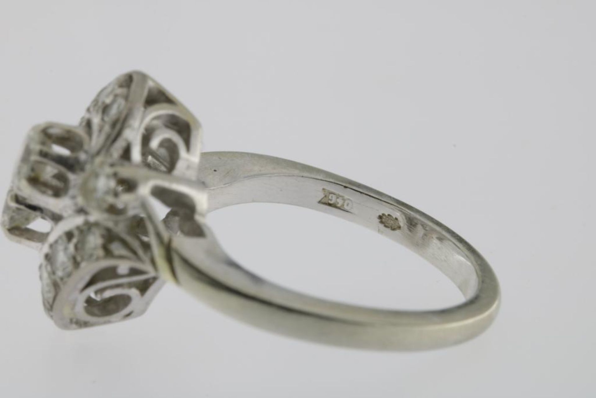 A white gold ring set with diamonds, total 1.00ct, SI-P2, Art Deco, 585/000, gross w. 6.2gr, seize - Bild 3 aus 3