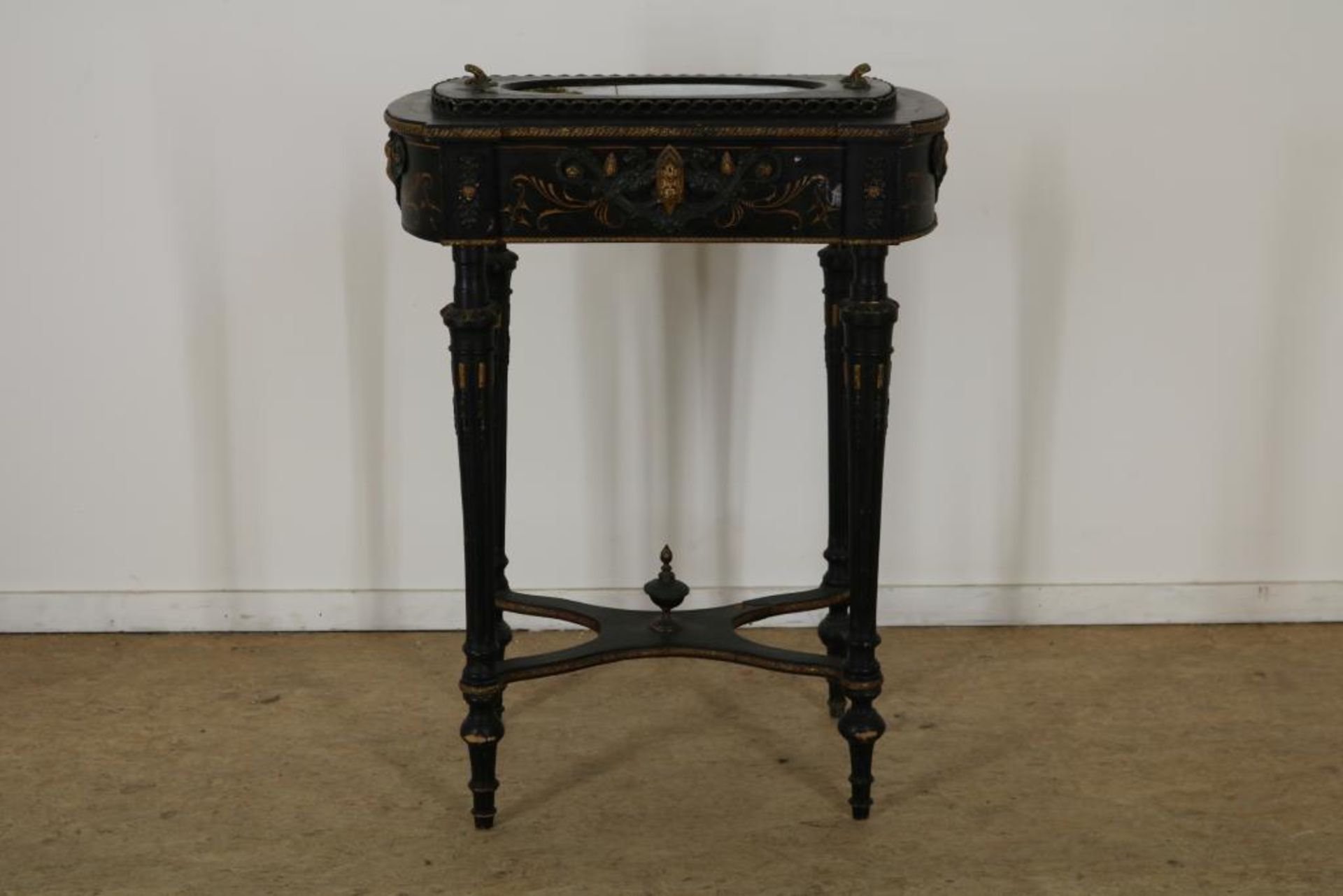 Napoleon III Planter Jardiniere table with porcelain lid (porcelain broken), 19th century.Zwartlak