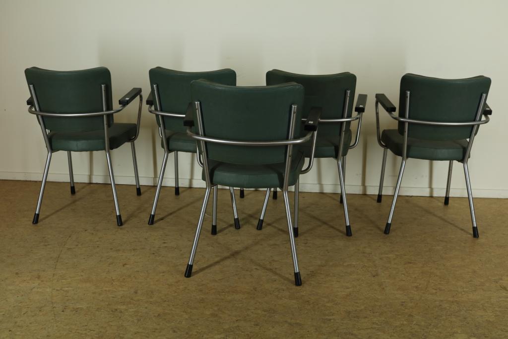 A set of 6 retro design chrome diningchairsSet van 5 retro chromen eetkamerstoelen met bakalieten - Image 2 of 3