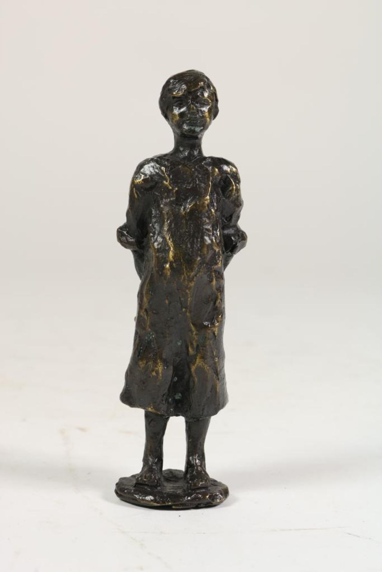 Lot van 3 bronzen sculptuurtjes van kinderen, w.o. Sophietje van Corry van Ammerlaan-van Niekerk. - Bild 3 aus 4