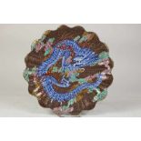 Porcelain bowl, decorated with dragon, Jpaan, diam. 27 cm.Porseleinen gecontouneerde schaal met