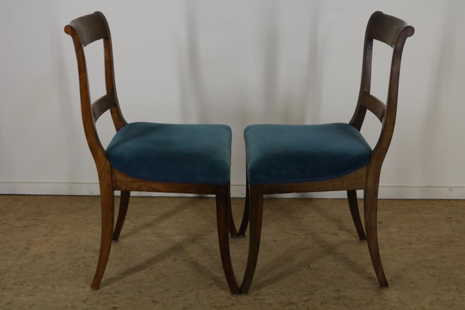 a set of 6 mahogany Biedermeier chairs, 19th century.Serie van 6 mahonie Biedermeier stoelen op - Bild 4 aus 4