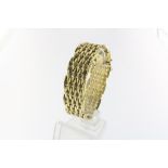 A yellow gold chain bracelet, 585/000, gross w. 35.7gr, length 19.5cm.Een geelgouden brede