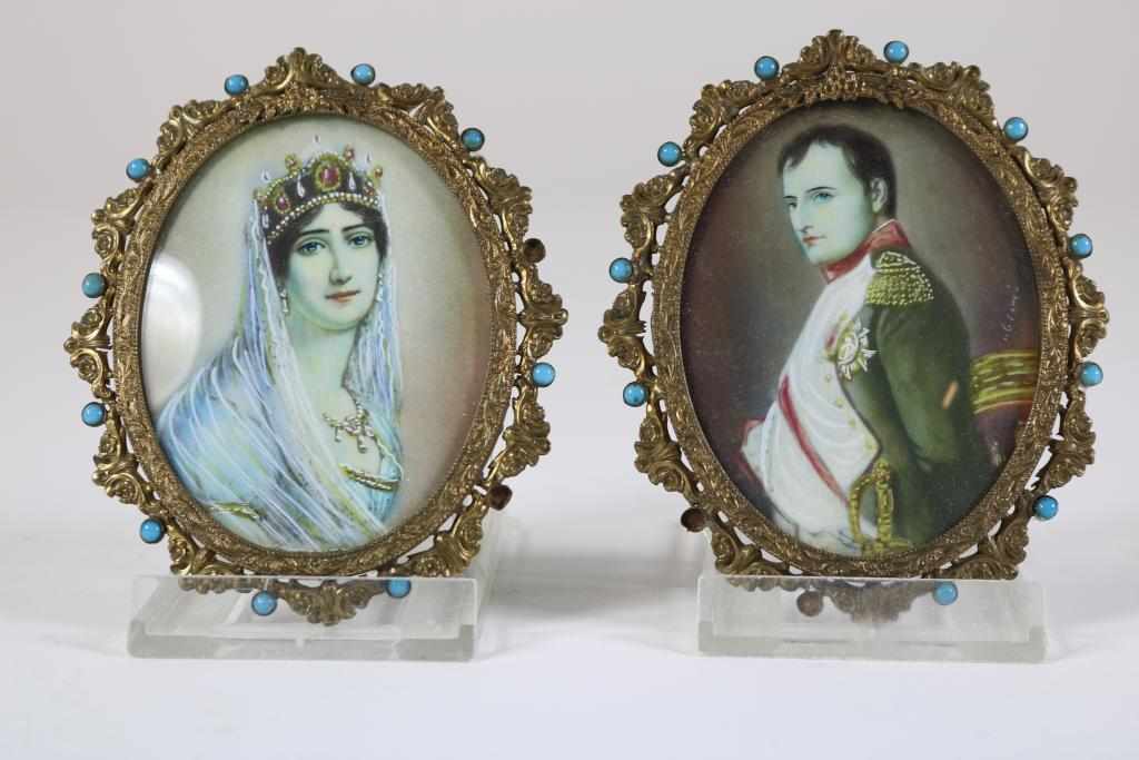 Stel ovale portret miniaturen met voorstelling van Napoleon en Josephine, 8 x 6,5 cm.