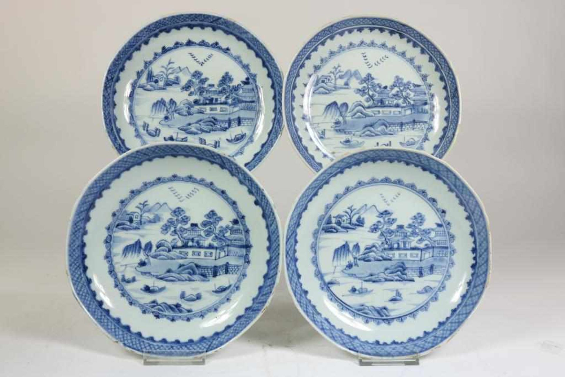 Set of 4 porcelain dishes with landscape, China 18th century, diam. 21 cm.Serie van 4 porseleinen