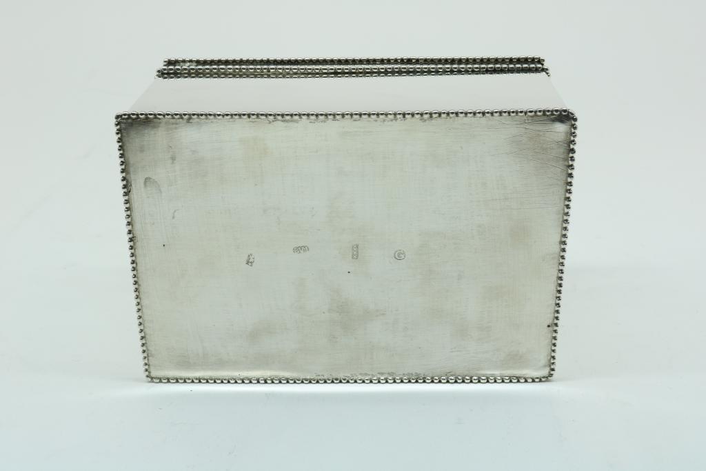 Pair of silver boxes on matching tray with beaded edge, Dutch, marks boxes: mm Barend van - Image 3 of 11