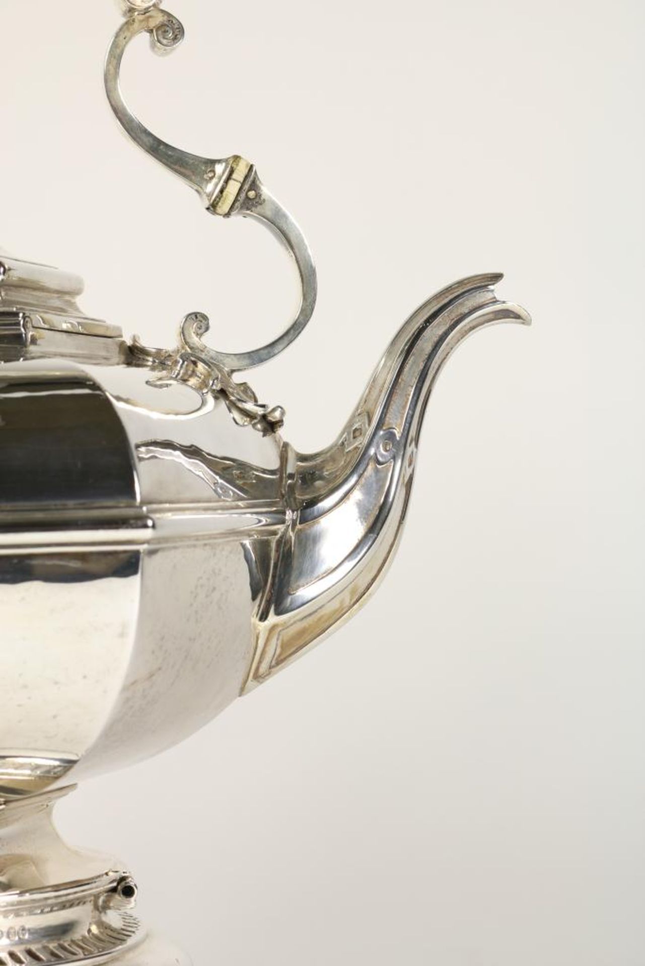 A hexagonal silver water kettle or bouilloire and burner Kettle: London, mm J.S. Hunt, retailers - Bild 4 aus 6