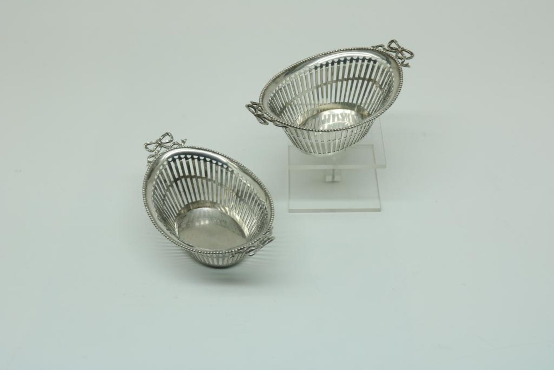 Two silver sweetmeat baskets, Dutch, mt A. Schoorl, Amsterdam, dl 1914, 835/000, gross w. 125gr,