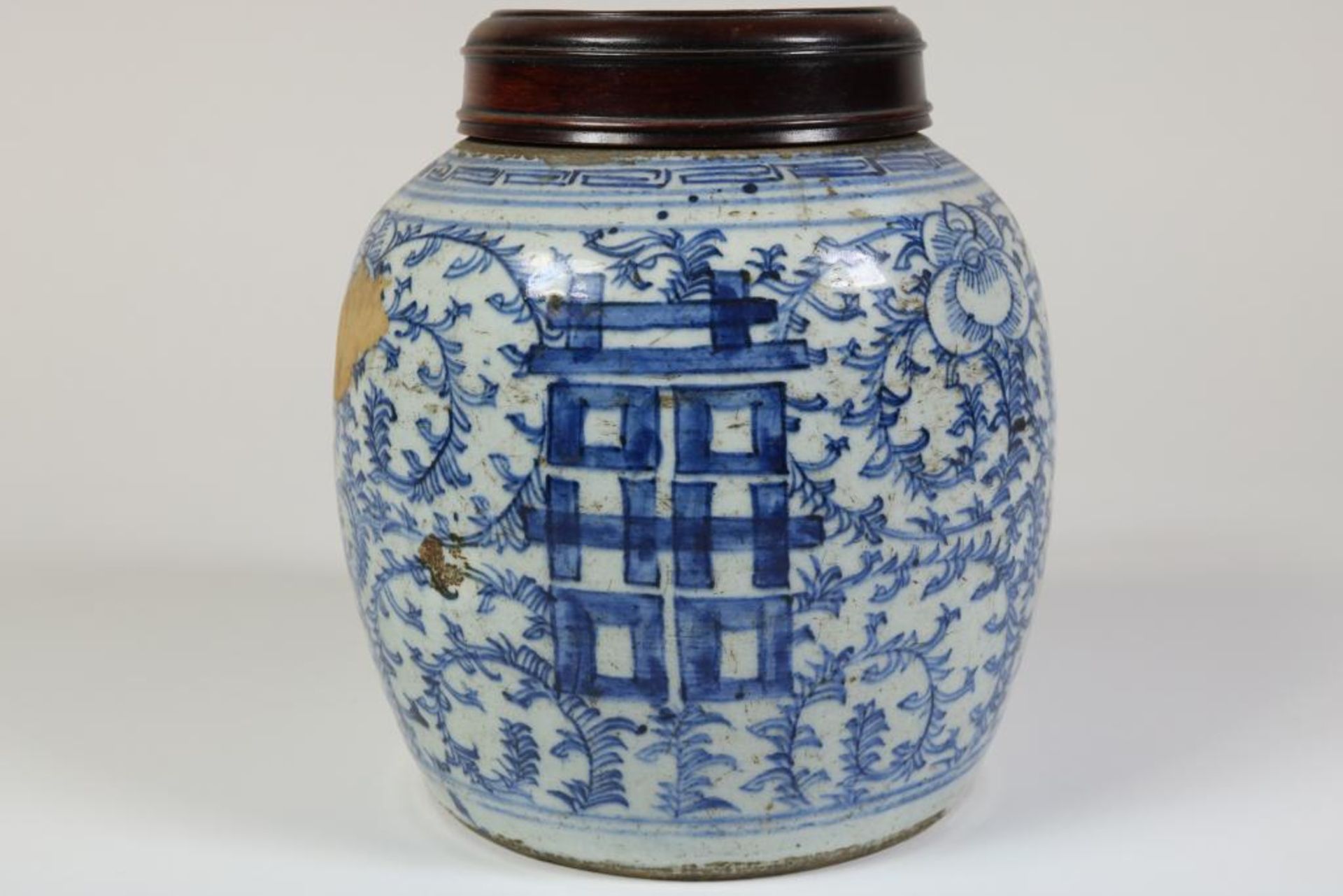 a pair of 2 chinese porcelain jars, 19th century, h. 20 cm.Stel porseleinen gemberpotten met - Bild 4 aus 5