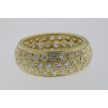 A yellow gold ring fully pavé set with diamonds, total 2.00ct, 750/000, gross w. 6.0gr, seize 17.5.