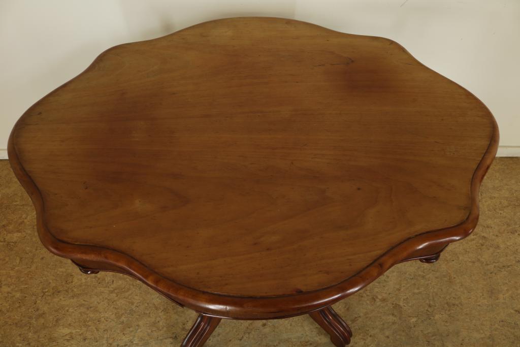 Mahonie Biedermeier tafel op 4-sprant, 19e eeuw, h. 76, br. 100, d. 80 cm. - Image 2 of 4