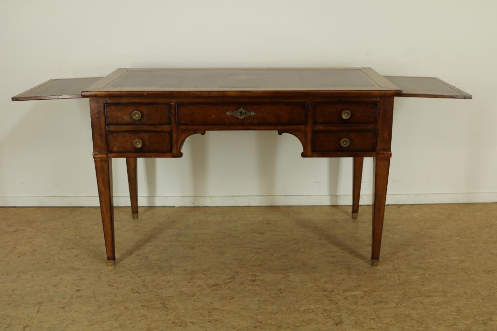 Kersenhouten bureau met roodleer ingelegd blad, 5 laden en 2 trekblaadjes, h. 78, br. 125, d. 65 cm. - Image 2 of 5