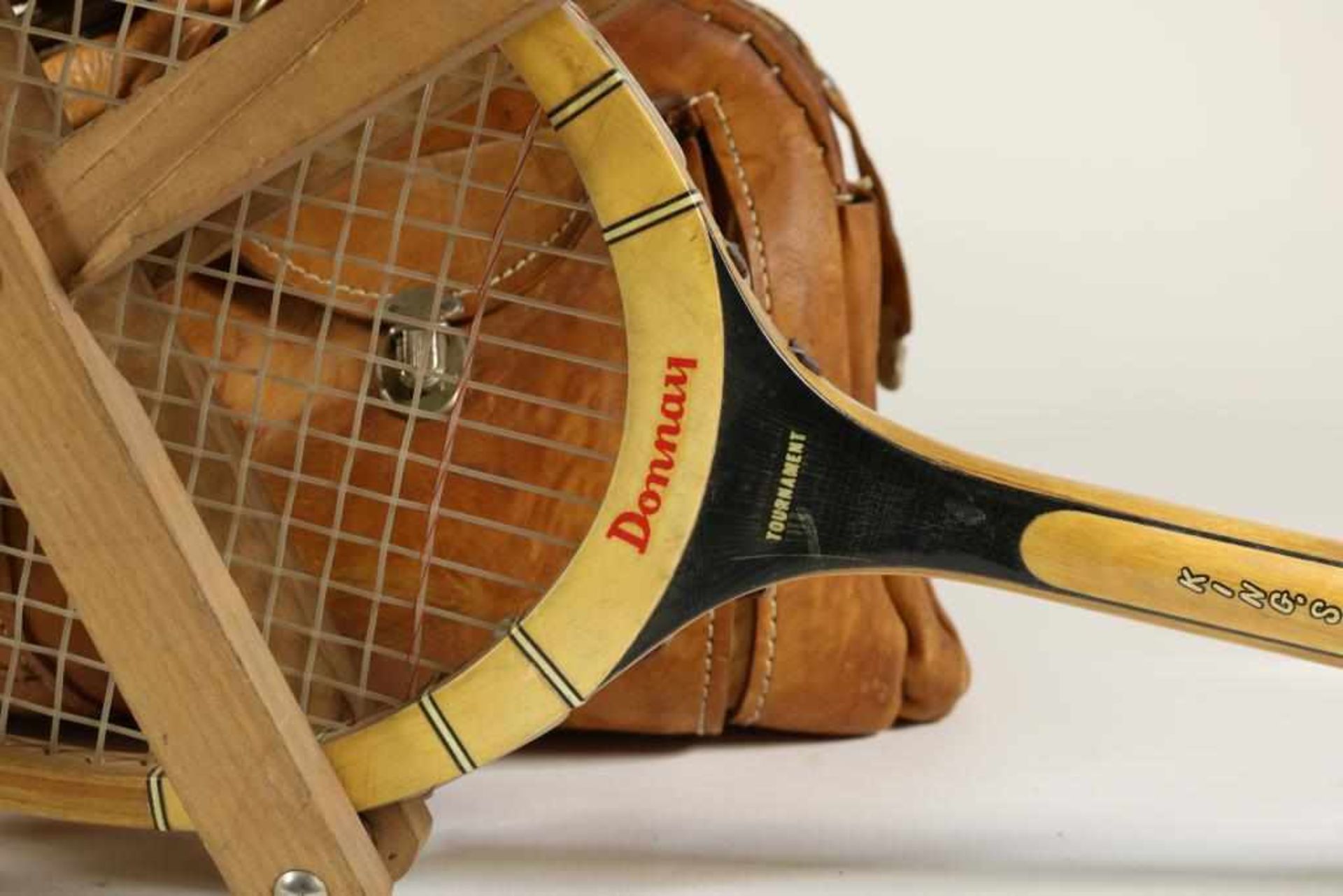 Vintage lederen sporttas en 2 tennis rackets, w.o. Donnay, 70-er jaren. - Bild 2 aus 4