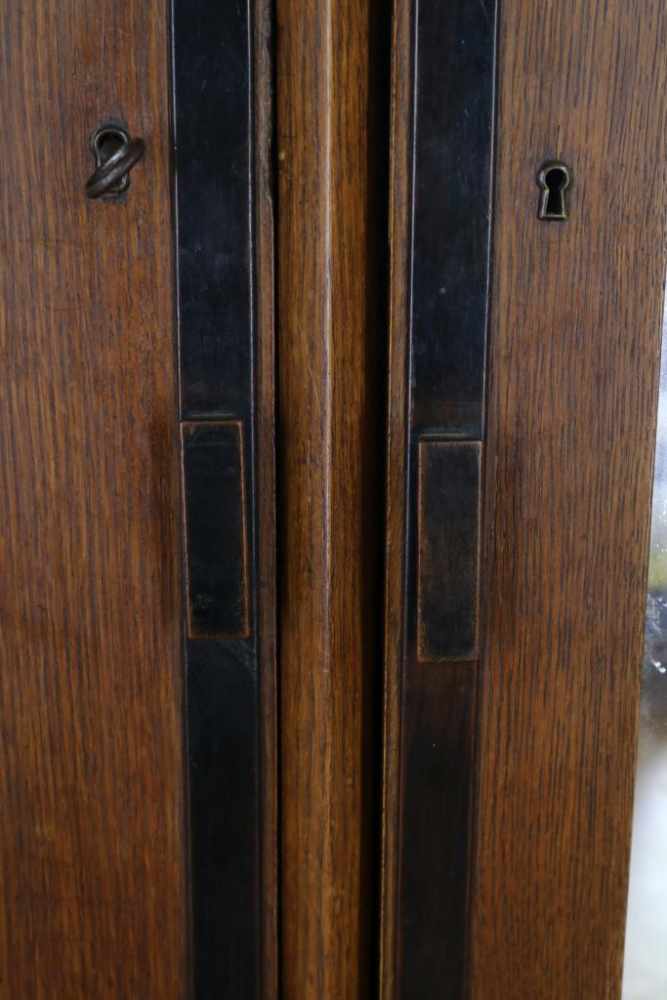 Oak Art Deco wardrobe with 3 doors and mirror, about 1920, h. 189, . 151, d. 56 cm.Eiken met - Image 2 of 3