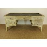 Eiken white-wash partner-desk met zwartleer ingelegd blad, 10 laden en 2 paneeldeuren, h. 75, br.