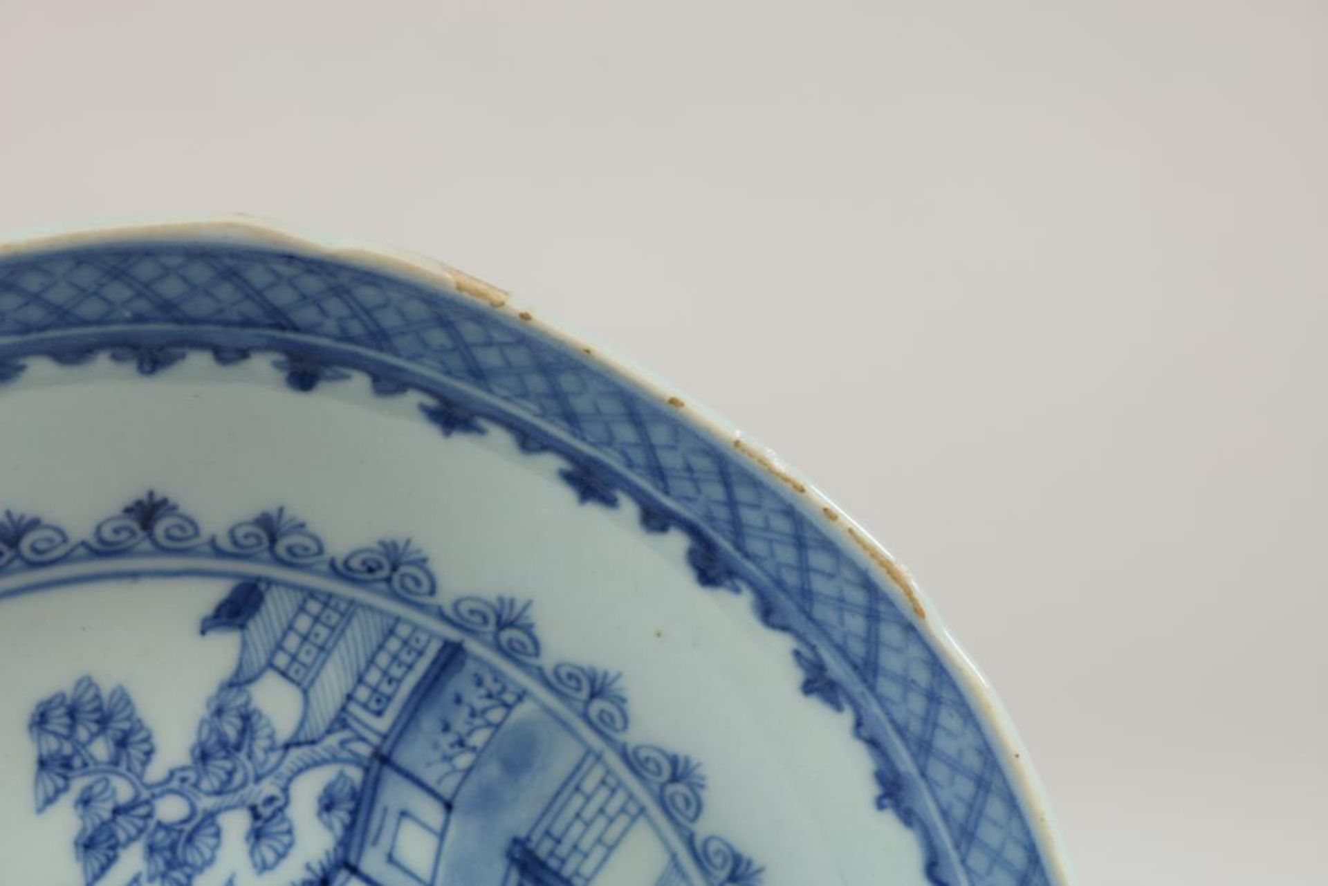 Set of 4 porcelain dishes with landscape, China 18th century, diam. 21 cm.Serie van 4 porseleinen - Bild 4 aus 5